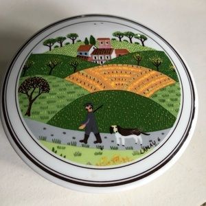 VILLEROY & BOCH Trinket Box Powder Box vanity Naif 4" Round Hunter with dog